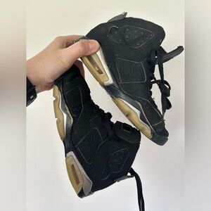 Jordan Retro 6’s (Chrome) colourway